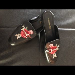 New shoedazzle Black mules